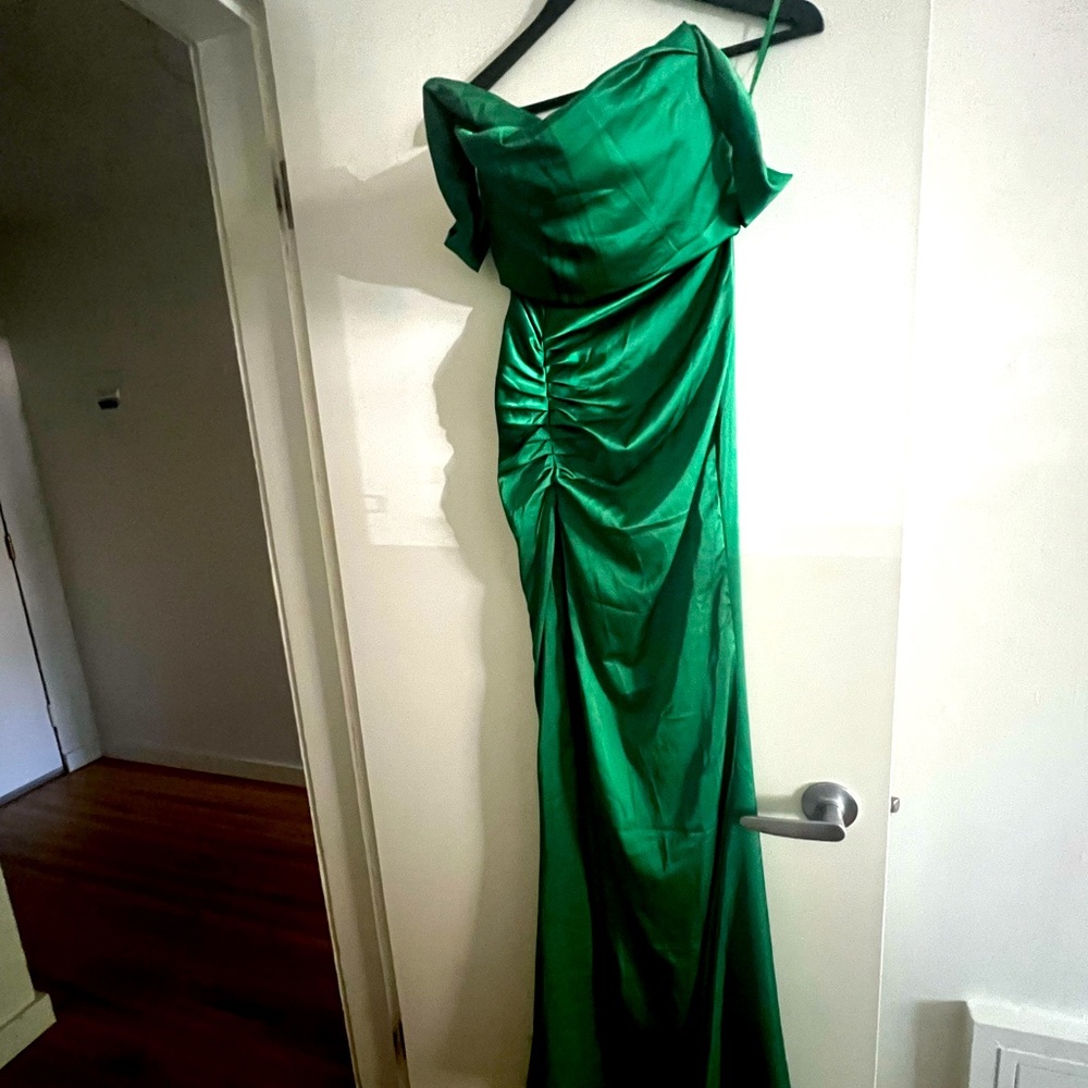 Moda Glam Silk Green off-shoulder Gown with high slit Size 2 worn once